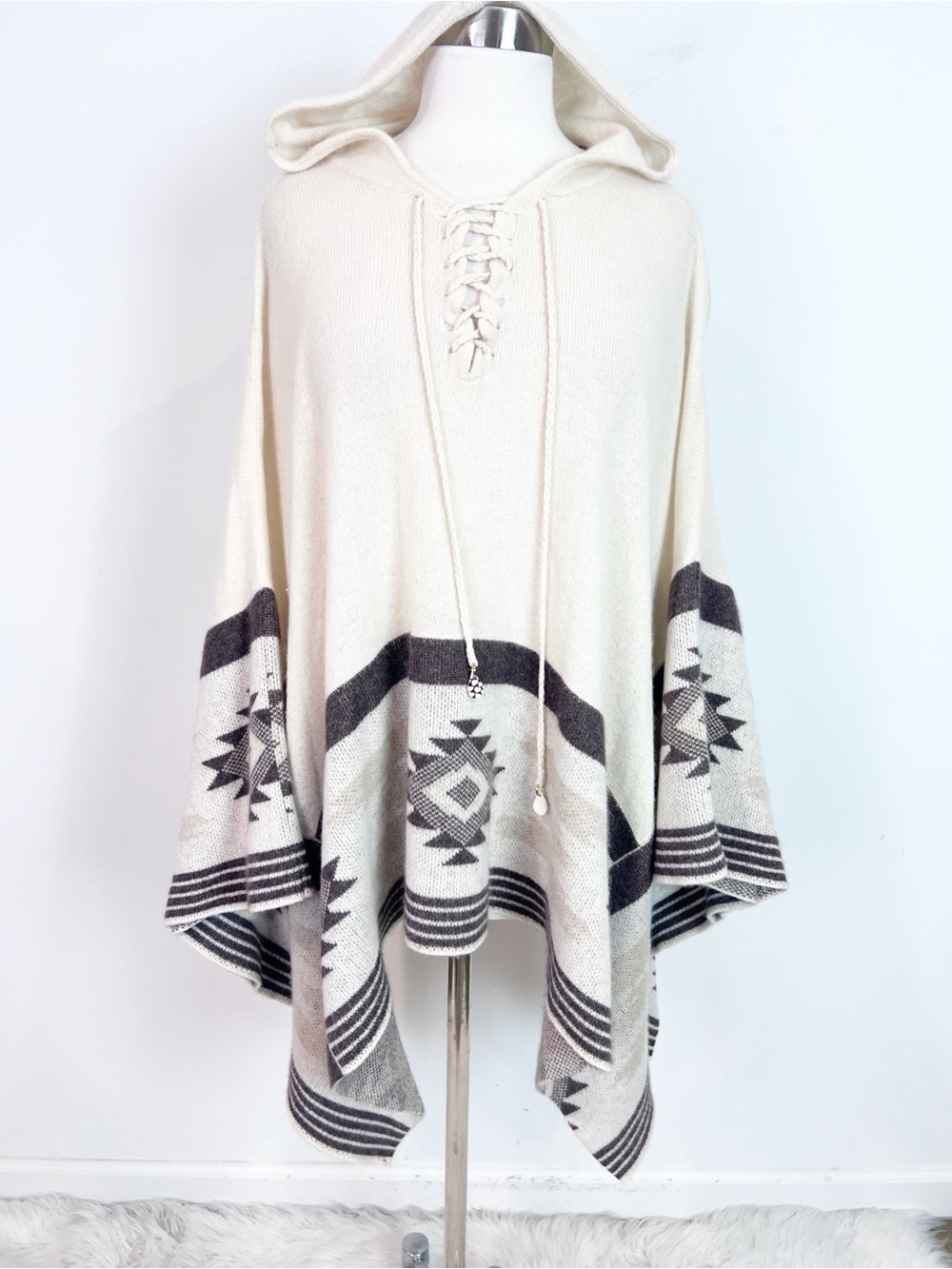 LETARTE OFF-WHITE BROWN AZTEC PATTERN HOODED CASHMERE PONCHO ONE SIZE